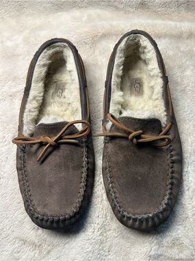 Woman’s Ugg Slipper size 8